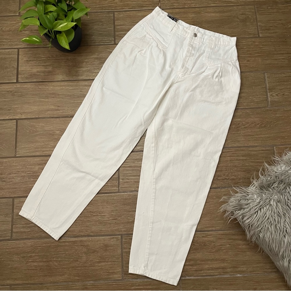 Forenza Vintage White Pleated Front Mom Jeans